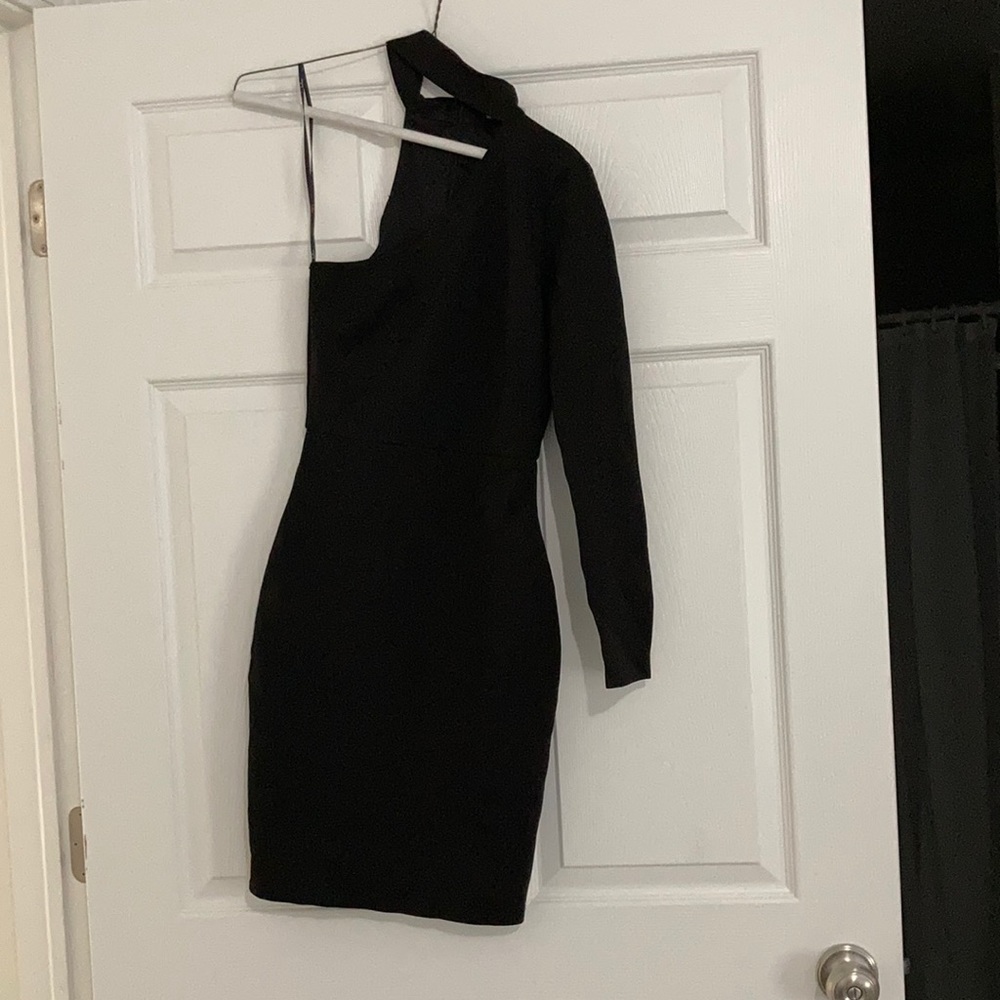 Once sleeve dress with high neck
